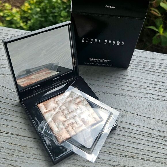 Bobbi Brown Highlighting powder in pink glow NEW msrp $56 - Picture 10 of 16